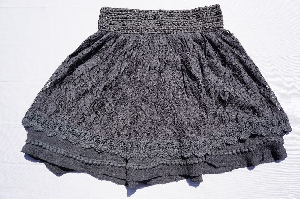 Miss Me Elastic Waist Lined Lace Overlay Mini Skirt Size S
